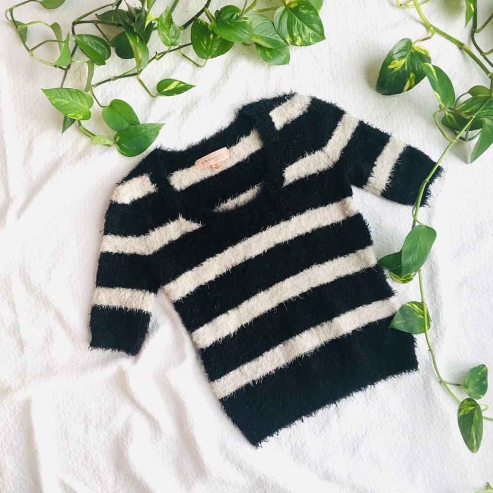 Very fuzzy crop sweater☃️